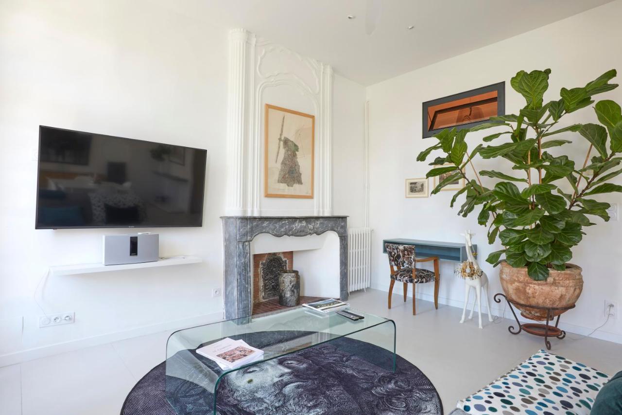 Apartment Beautiful Art Lovers