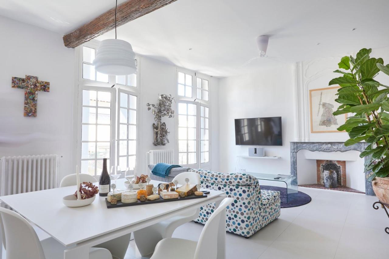 Apartment Beautiful Art Lovers